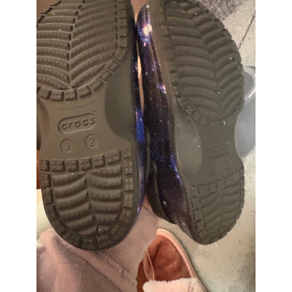 Kids space size 2 Crocs mint condition - Picture 7 of 7